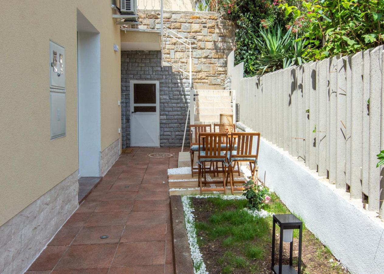 The Rose Garden Apartments Portorož Exterior foto